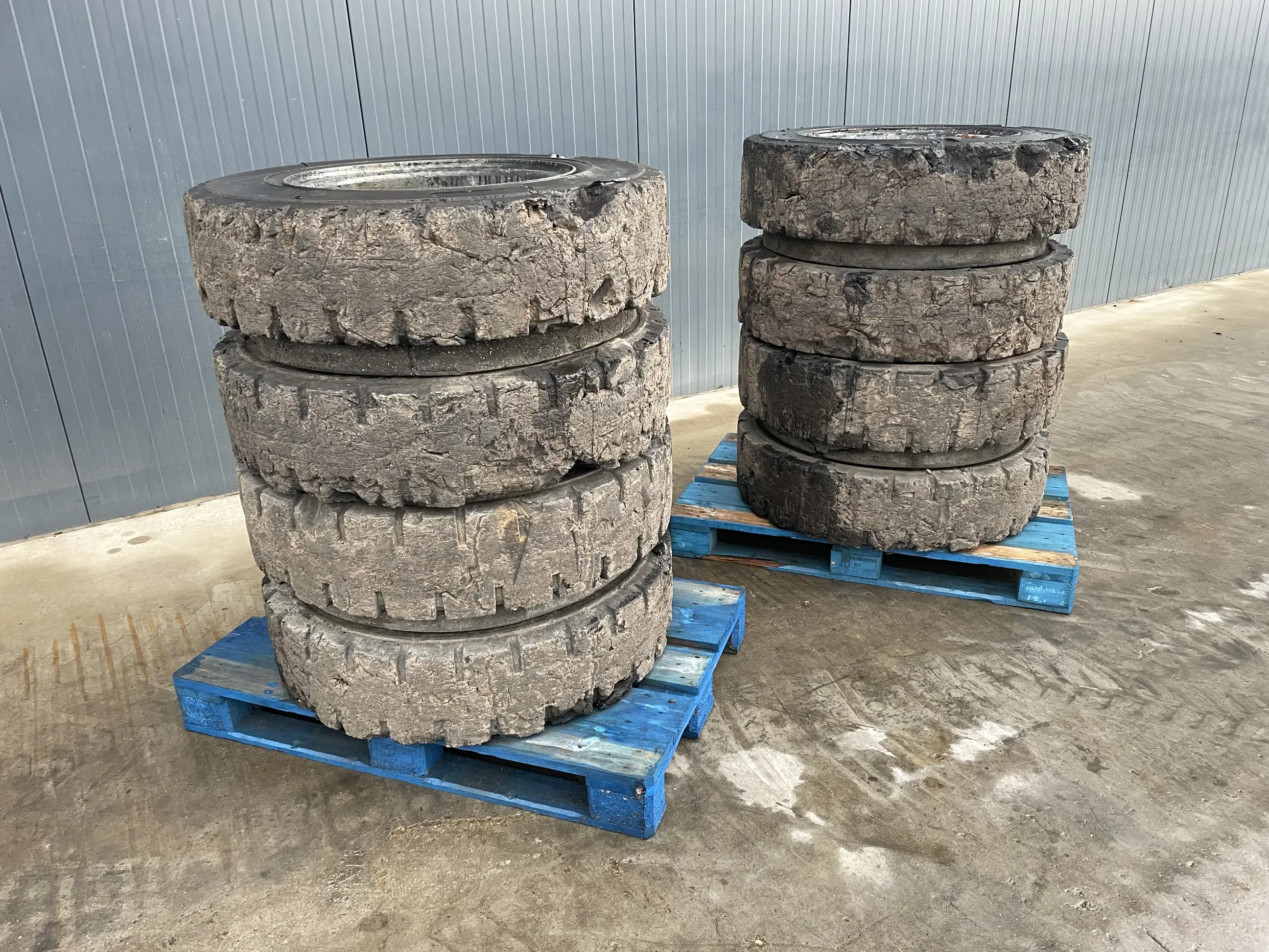 Tyre 1000 x 20 SOLID TYRES / VOL RUBBER BANDEN GLOBE STAR 905255